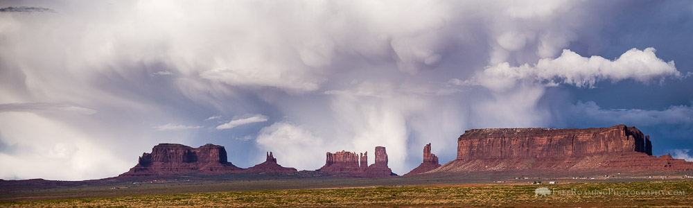 Mammatus Clouds Over Buttes